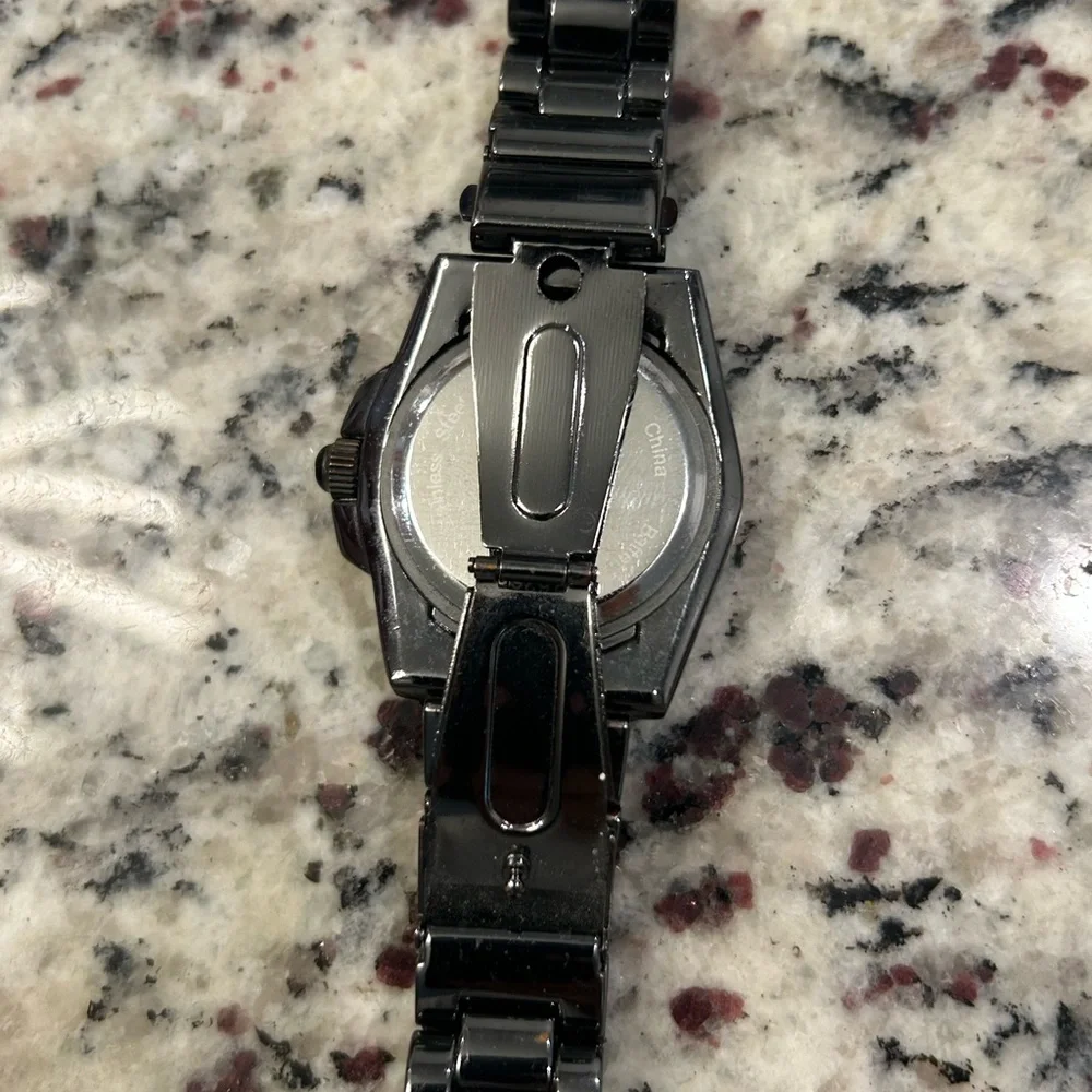 Women’s Versona Designer Watch with Crystal‎ Accents and Titanium Tone Band